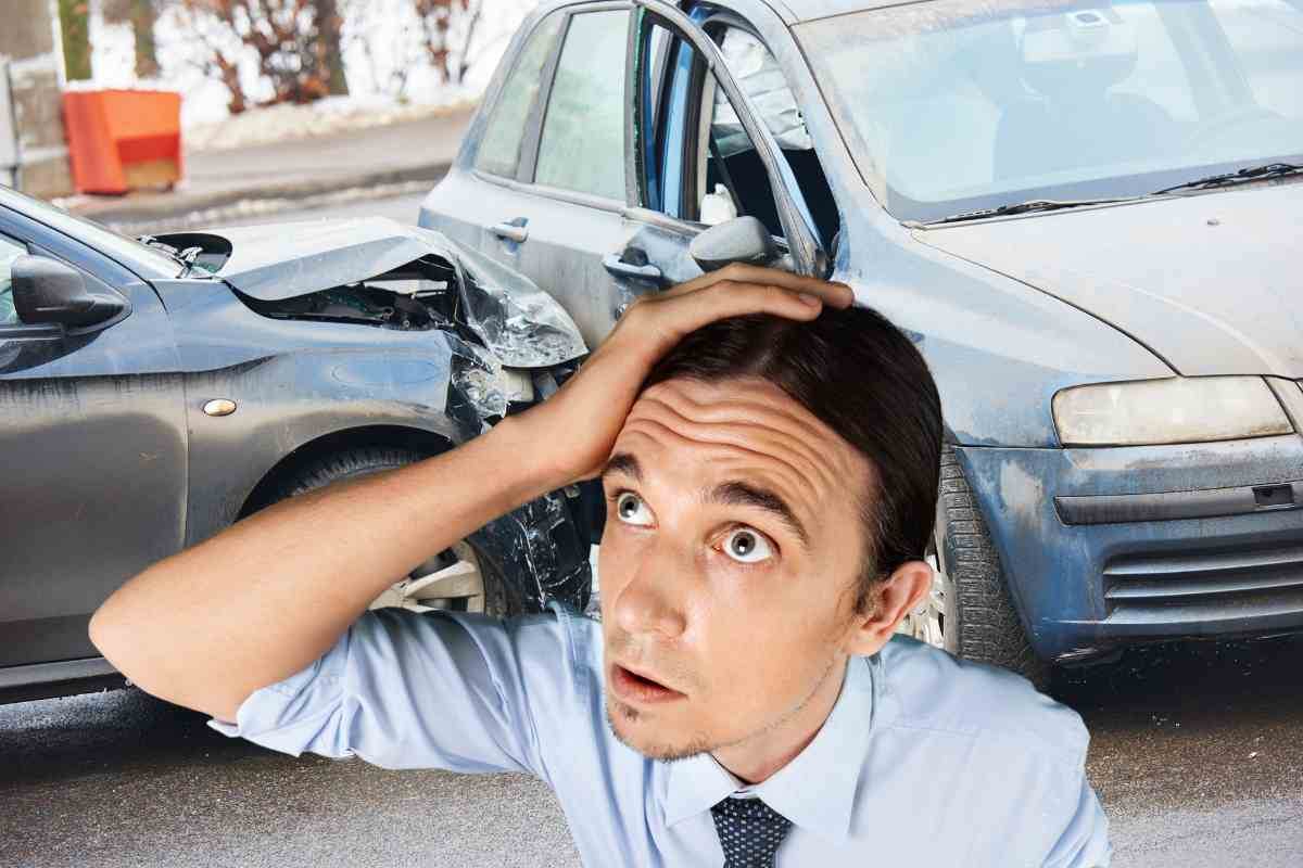 Incidente tra auto