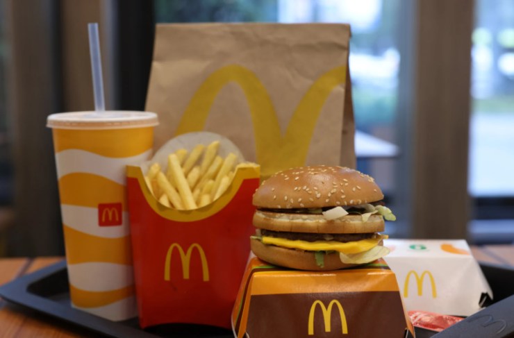 hamburge patatine ritte e bibita di mc donald's