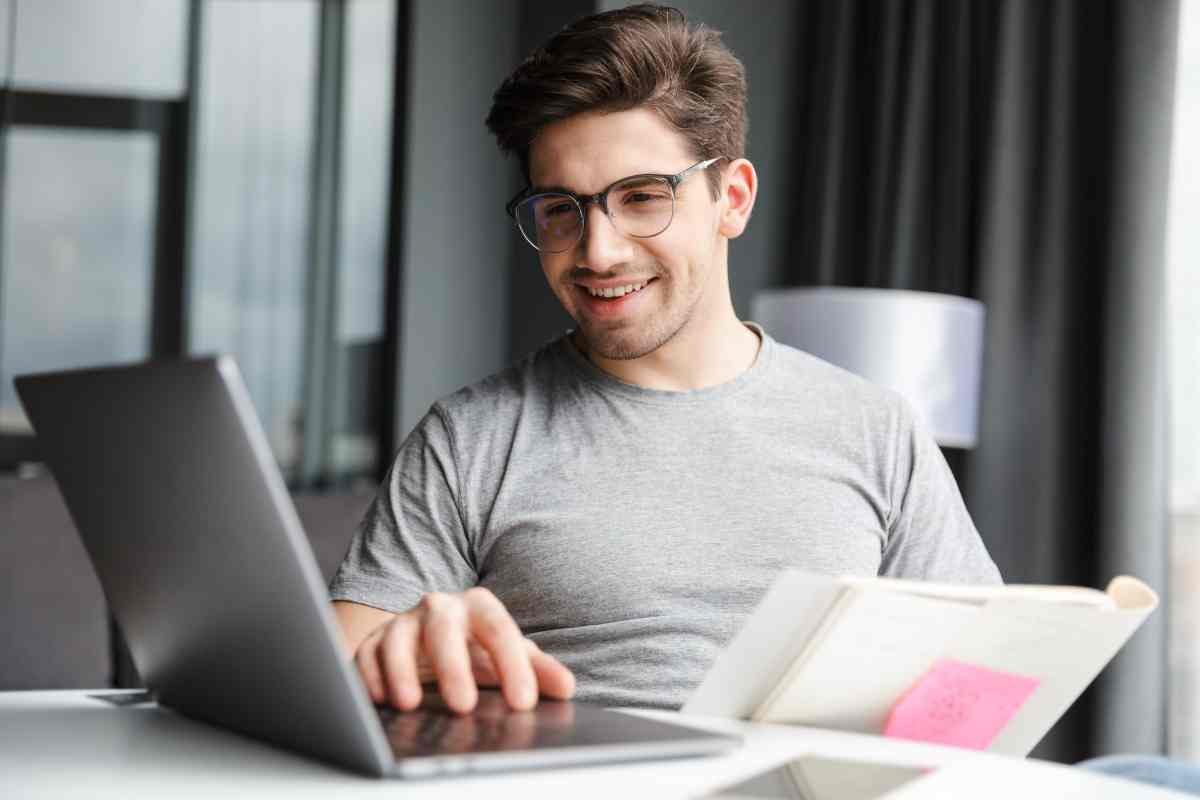 Lavoratore al pc
