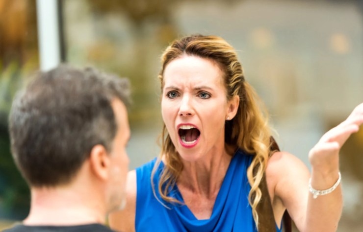 uomo e donna che litigano